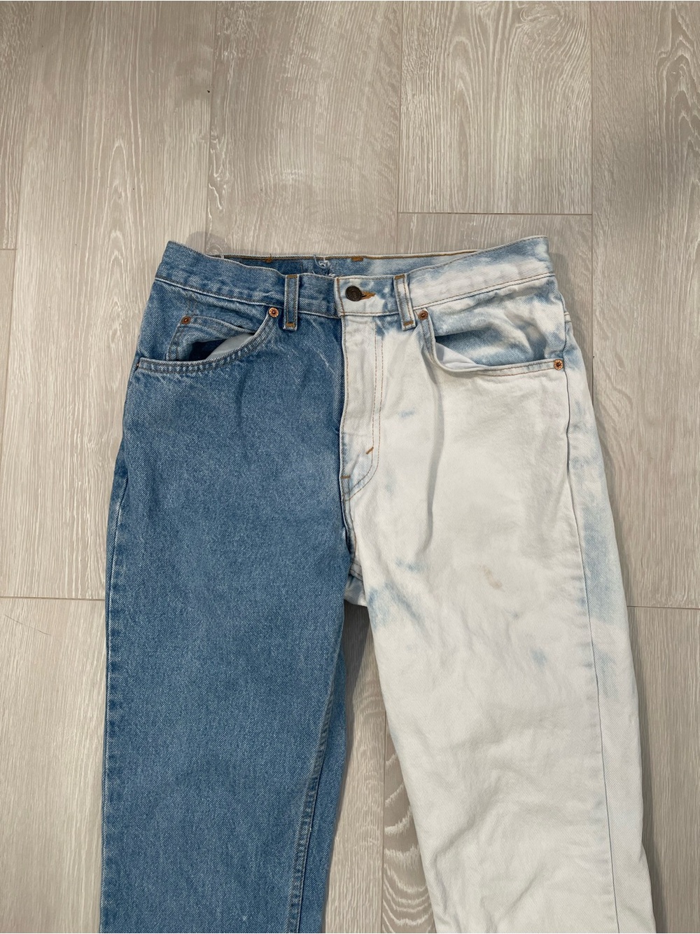Vintage Levi’s Orange Tab Two-Tone Blue & White Women’s Jeans size 28 fit - Picture 2 of 14